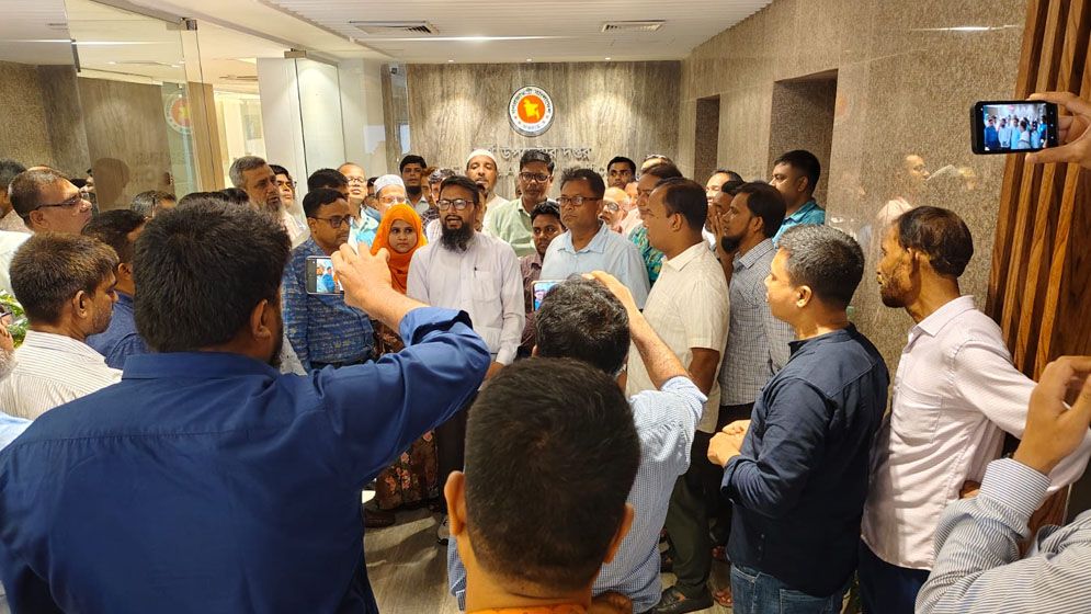 সচিবালয় কর্মকর্তা-কর্মচারী সংযুক্ত পরিষদের জরুরি সভা অনুষ্ঠিত